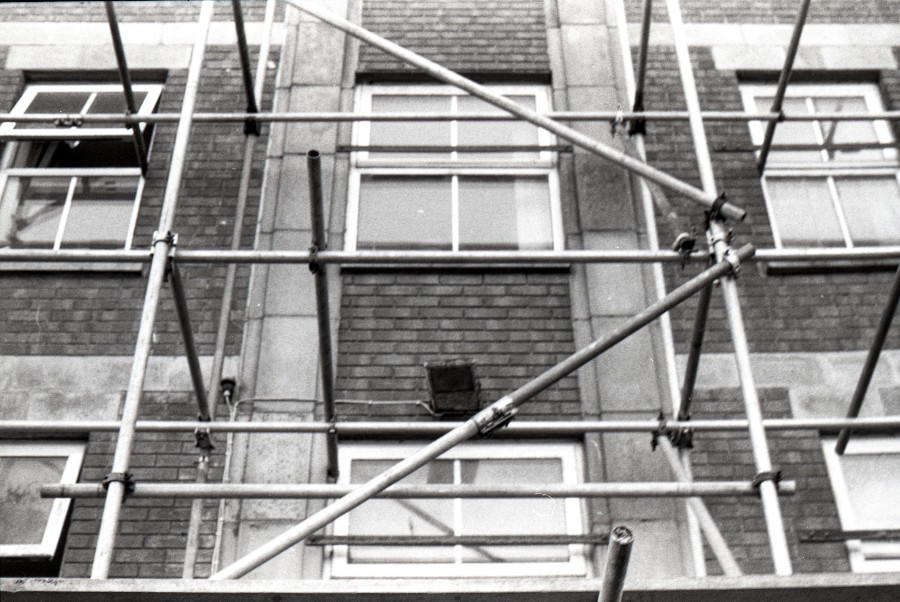 Monumental, frame 9